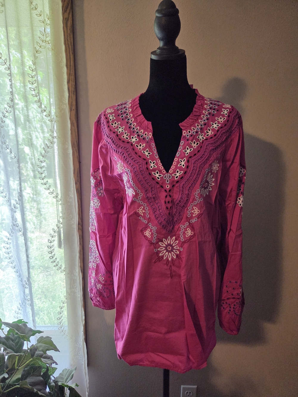 Soft Surroundings Embroidered V-Neck Women's Tunic Top